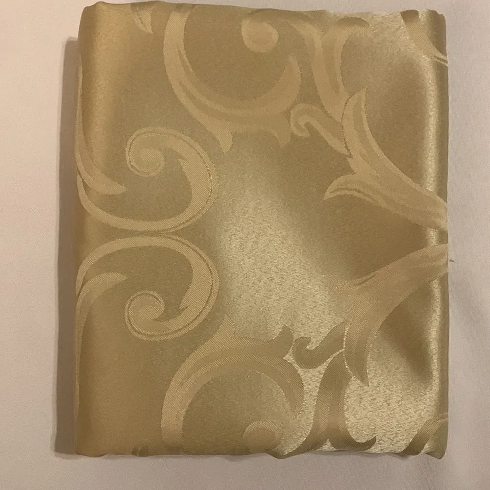 60 x 84 rectangle dining room table cloths. Beautiful cream with textured detail